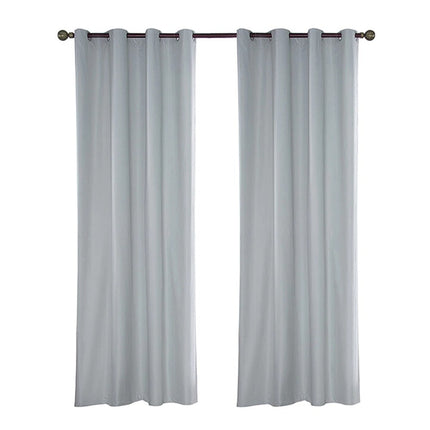 Bílý venkovní závěs voděodolný