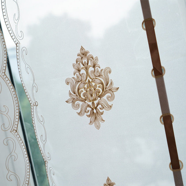 Vyšívaná římská voálová záclona