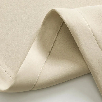 Jednoduchý béžový závěs s kroužky