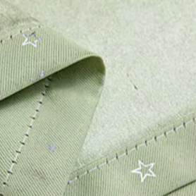 Zelený zatemňovací závěs s hvězdičkami