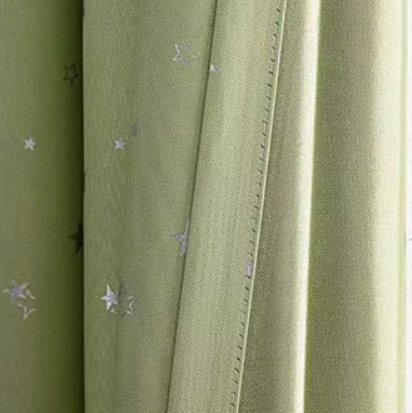 Zelený zatemňovací závěs s hvězdičkami