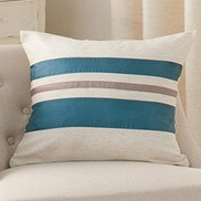 Pruhovaný závěs s kovovými kroužky