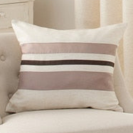 Pruhovaný závěs s kovovými kroužky