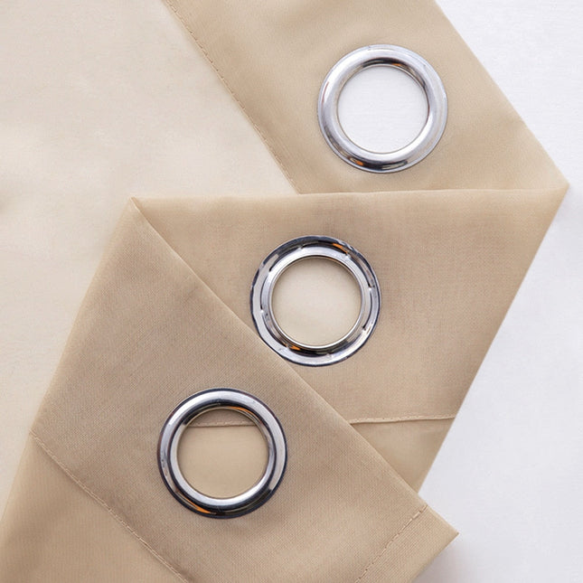 Jednoduchá bílá voálová záclona