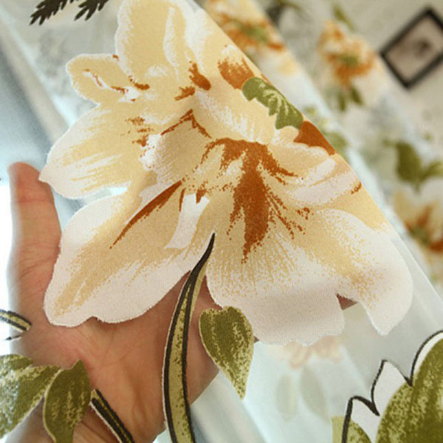 Záclona s velkým květinovým potiskem