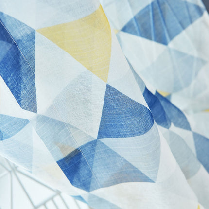 Moderní záclona s geometrickým potiskem