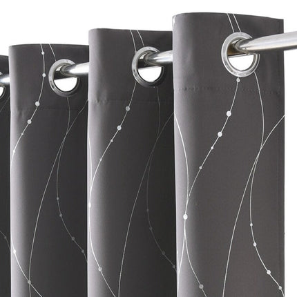 Šedý zatemňovací závěs se stříbrnými liniemi