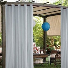 Bílý venkovní závěs voděodolný