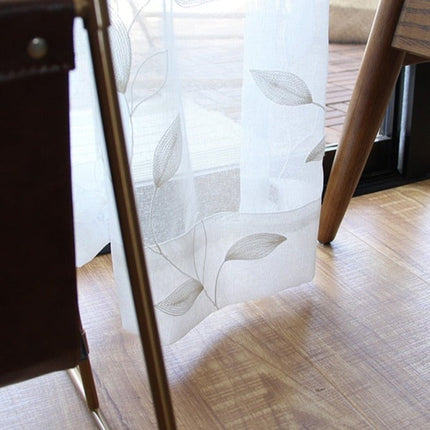 Průsvitná záclona s vyšívanými listy