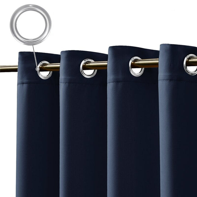 Tmavě modrý venkovní závěs na terasu