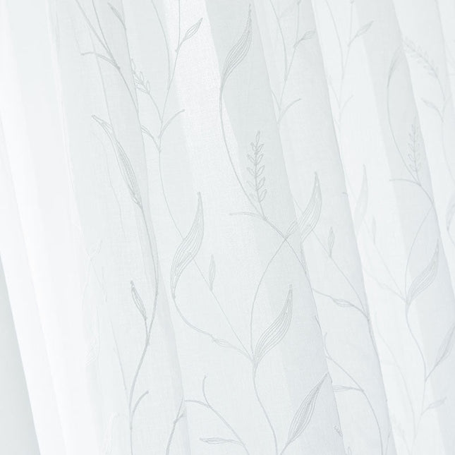 Jemná voálová záclona s větvičkami