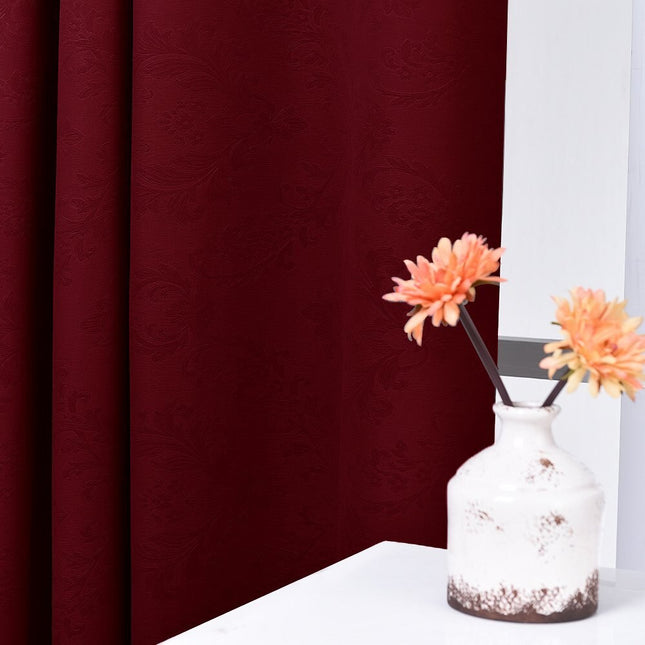 Zatemňovací závěs s reliéfním vzorem