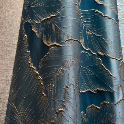 Luxusní závěs s reliéfním vzorem peří