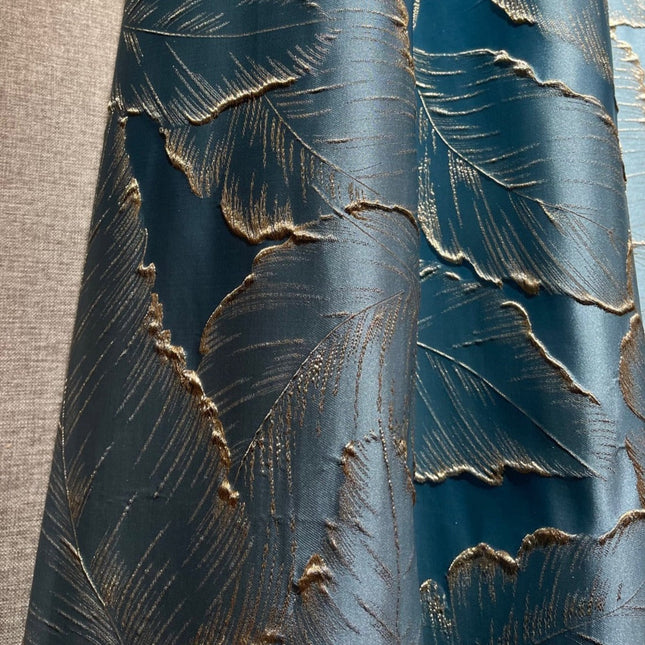 Luxusní závěs s reliéfním vzorem peří