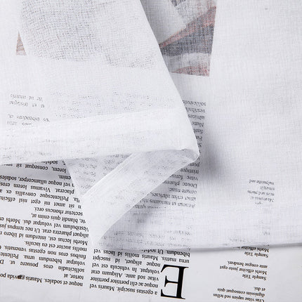 Jednoduchá bílá voálová záclona do ložnice