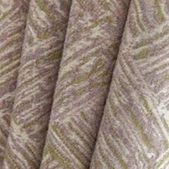 Moderní texturovaný zatemňovací závěs do ložnice