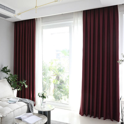 Vínový zatemňovací závěs sametový vzhled