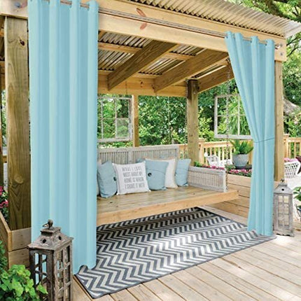 Světle modrý závěs na pergolu