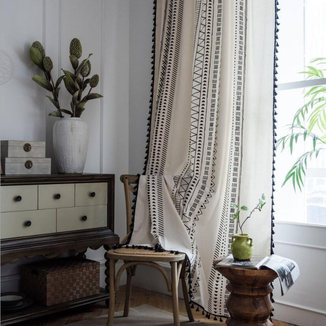 Záclona v boho stylu s třásněmi