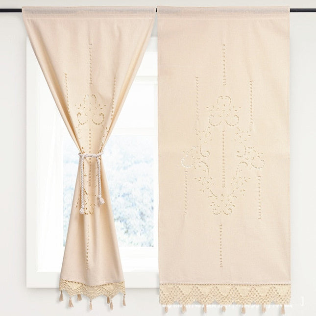 Béžová kuchyňská záclonka ve stylu boho