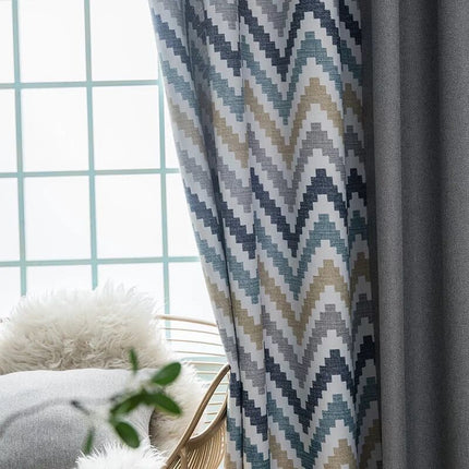 Zatemňovací závěs s chevron vzorem