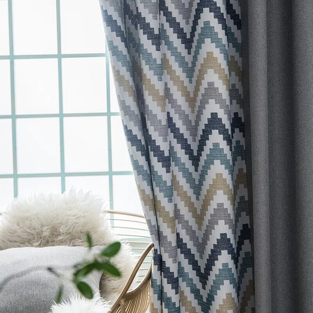 Zatemňovací závěs s chevron vzorem