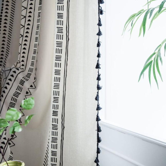 Záclona v boho stylu s třásněmi