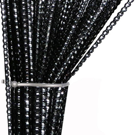 Bílá záclona s lesklými proužky