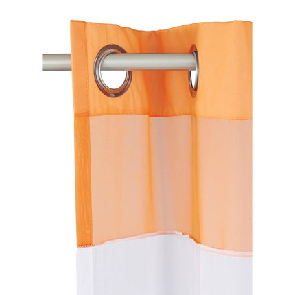 Bílá záclona s modrým horním lemem