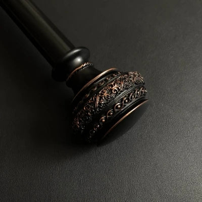 Kovová záclonová tyč ve vintage stylu