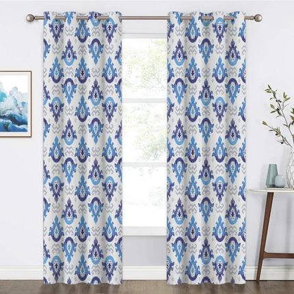 Dekorační závěs s modrým ornamentem