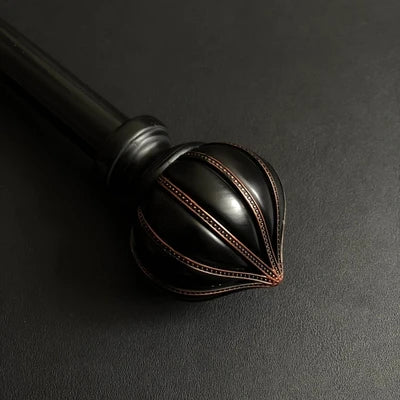 Kovová záclonová tyč ve vintage stylu