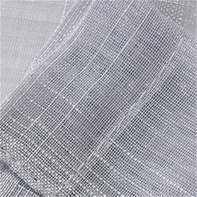 Bílá záclona s jemným kostkovaným vzorem