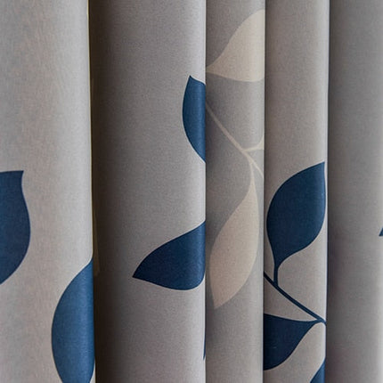 Modrý závěs s motivem listů Jamma