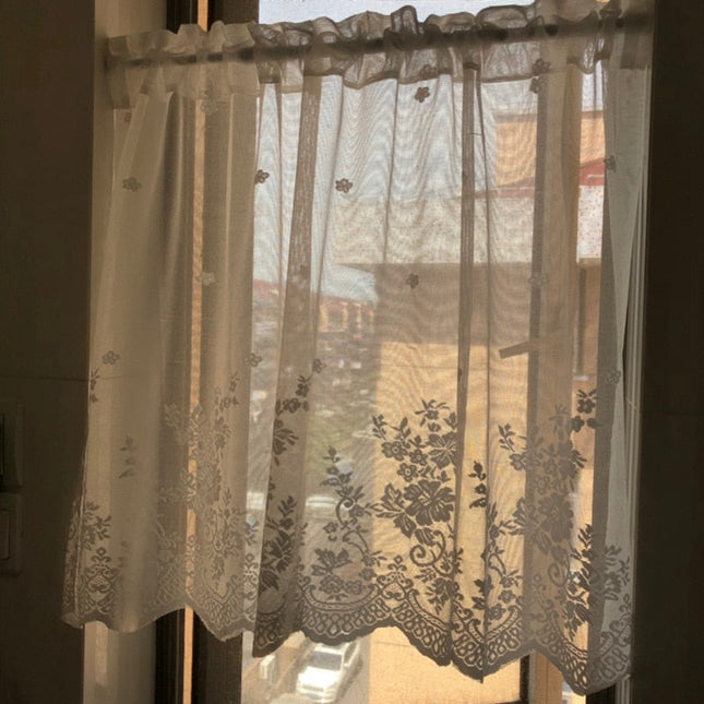 Bílá žakárová záclona s květinovým vzorem