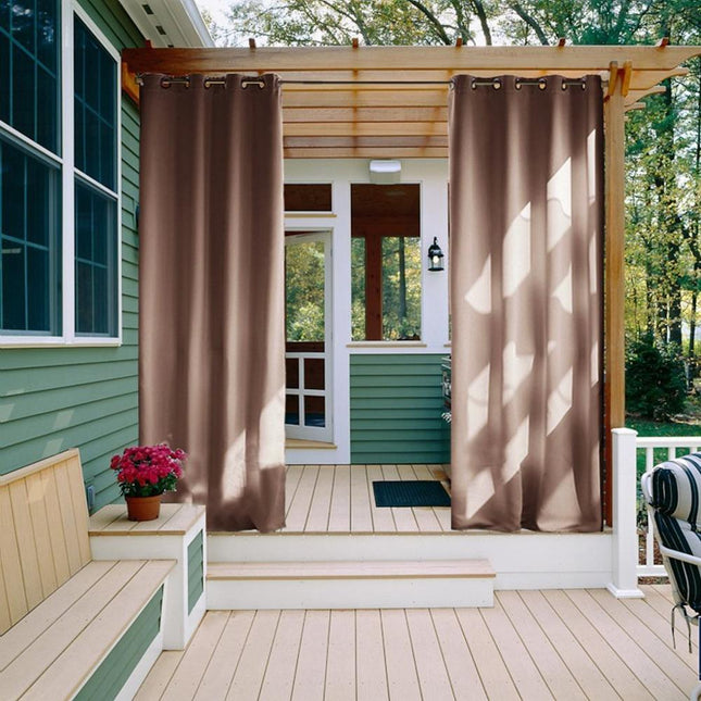 Hnědý venkovní závěs na zakrytí verandy