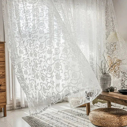 Záclona s elegantním vyšívaným květinovým vzorem