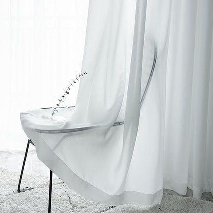 Lehká bílá průsvitná záclona na okno