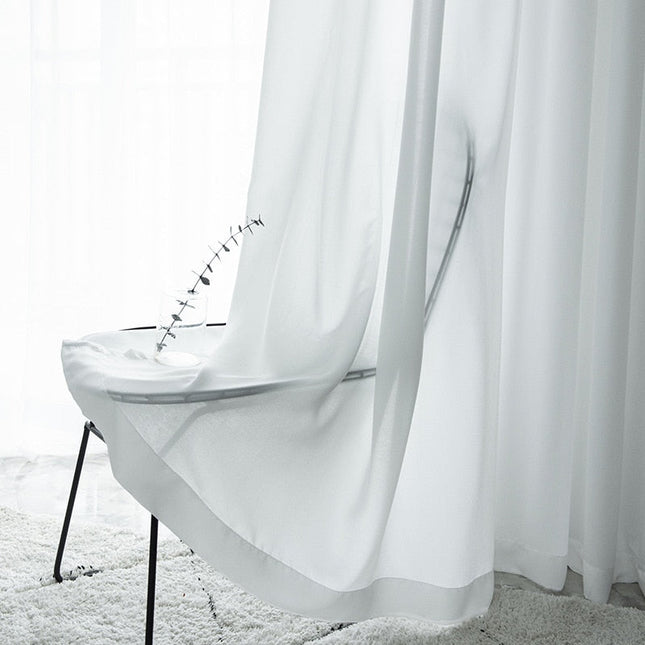 Lehká bílá průsvitná záclona na okno