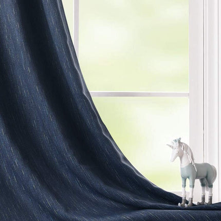 Tmavě modrý závěs s texturou lnu