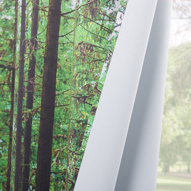 Venkovní závěs s motivem lesa