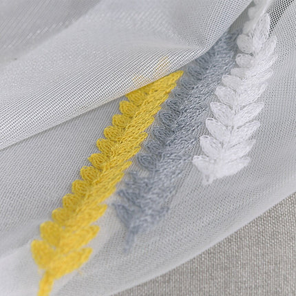 Záclona s výšivkou do obýváku