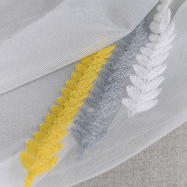 Záclona s výšivkou do obýváku