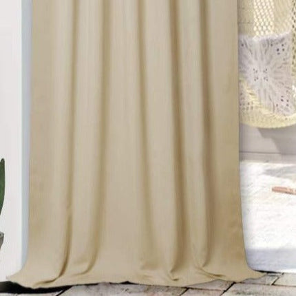 Béžový venkovní závěs pro ochranu soukromí