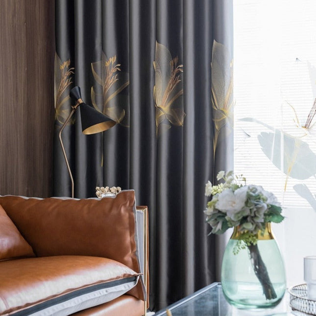 Šedý zatemňovací závěs se zlatými listy