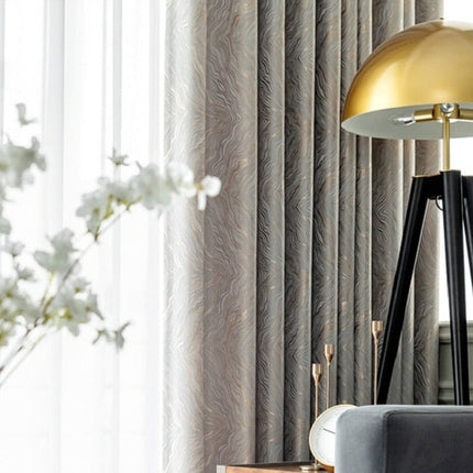 Stříbrný zatemňovací závěs s moderním vzorem