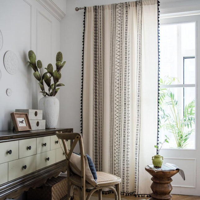 Záclona v boho stylu s třásněmi