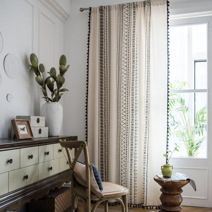 Záclona v boho stylu s třásněmi