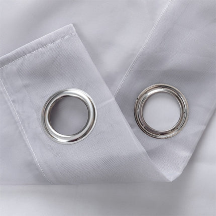 Polopropustný závěs s kovovými kroužky