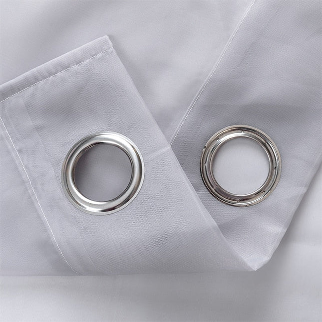 Polopropustný závěs s kovovými kroužky